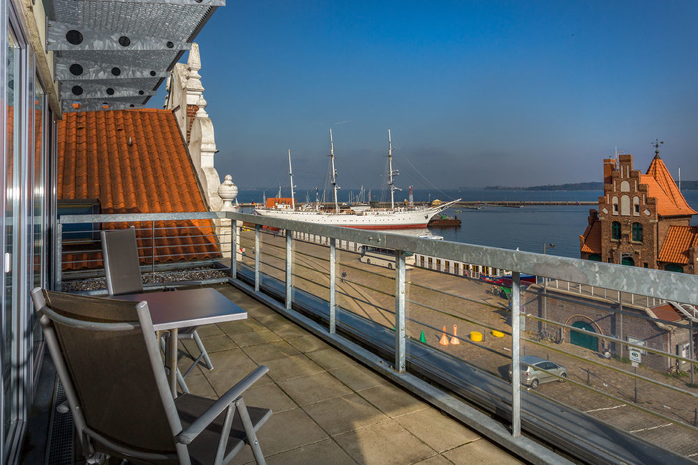 Hiddenseer Hotel Stralsund Exterior foto